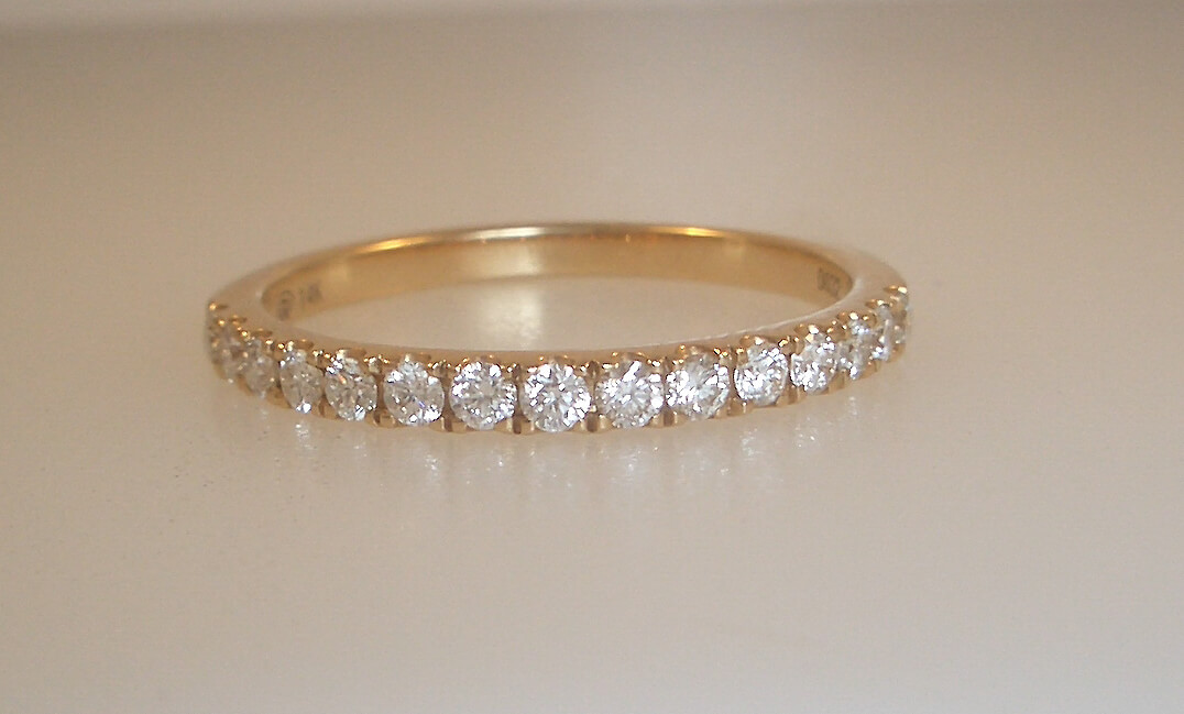 14k Yellow Gold Classic Diamond Band