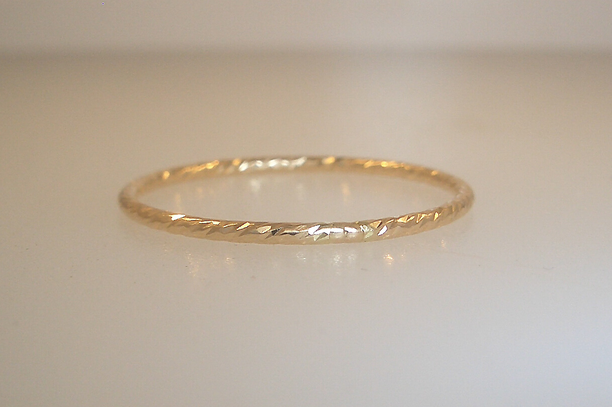 14k Yellow Gold Hammered Band