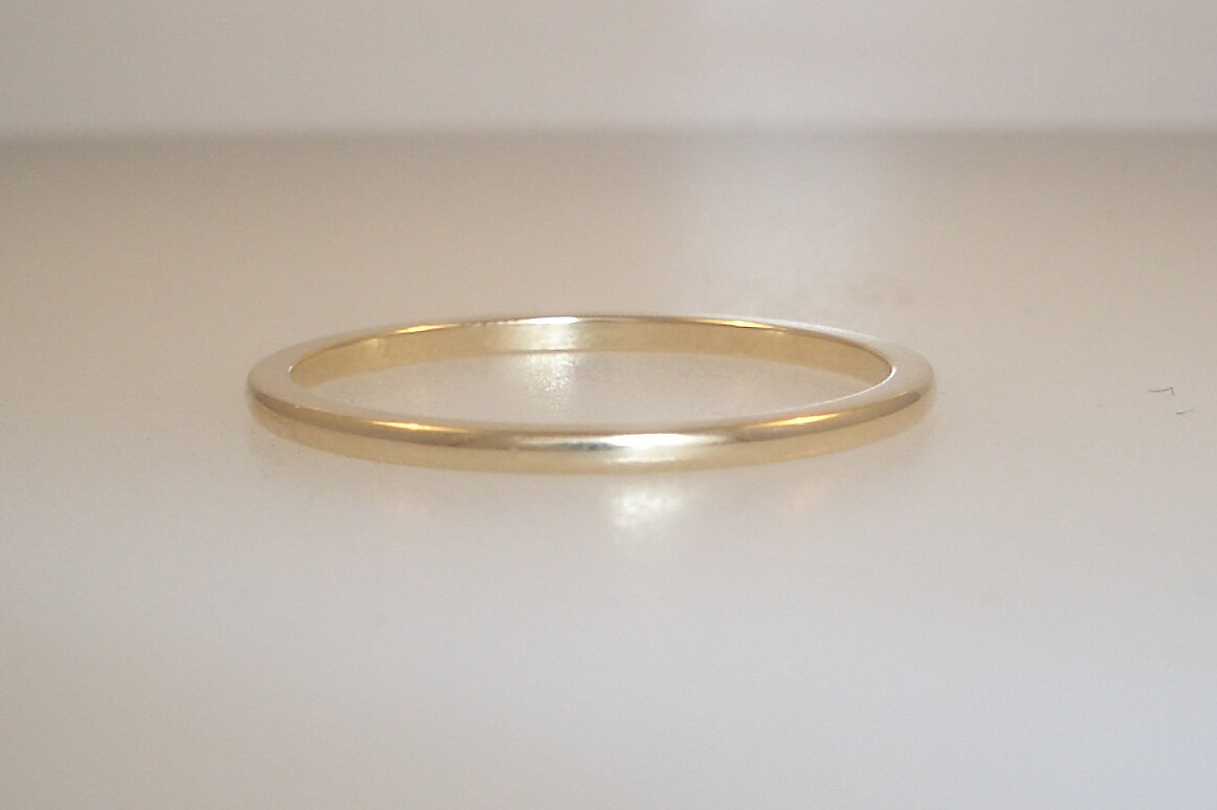 14k Yellow Gold Simple Band