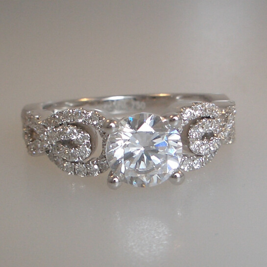 18k White Gold Swirl Ring