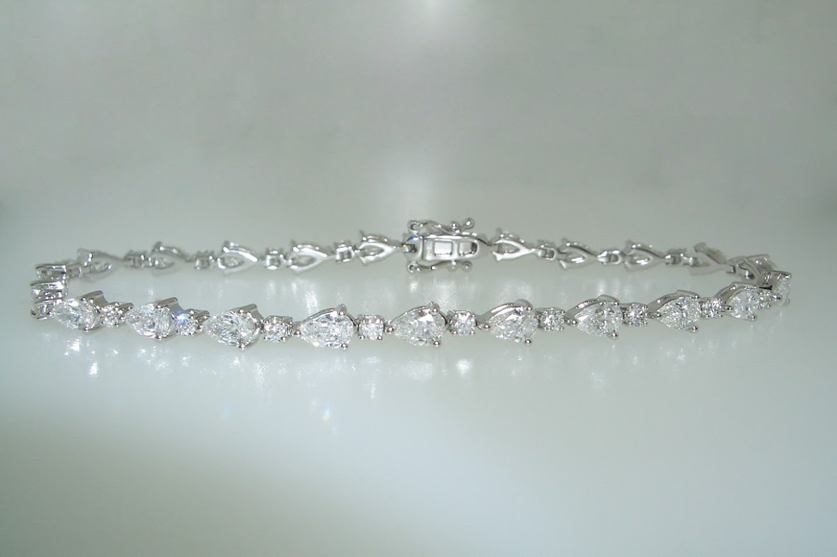 Pear and Round Diamond Bracelet