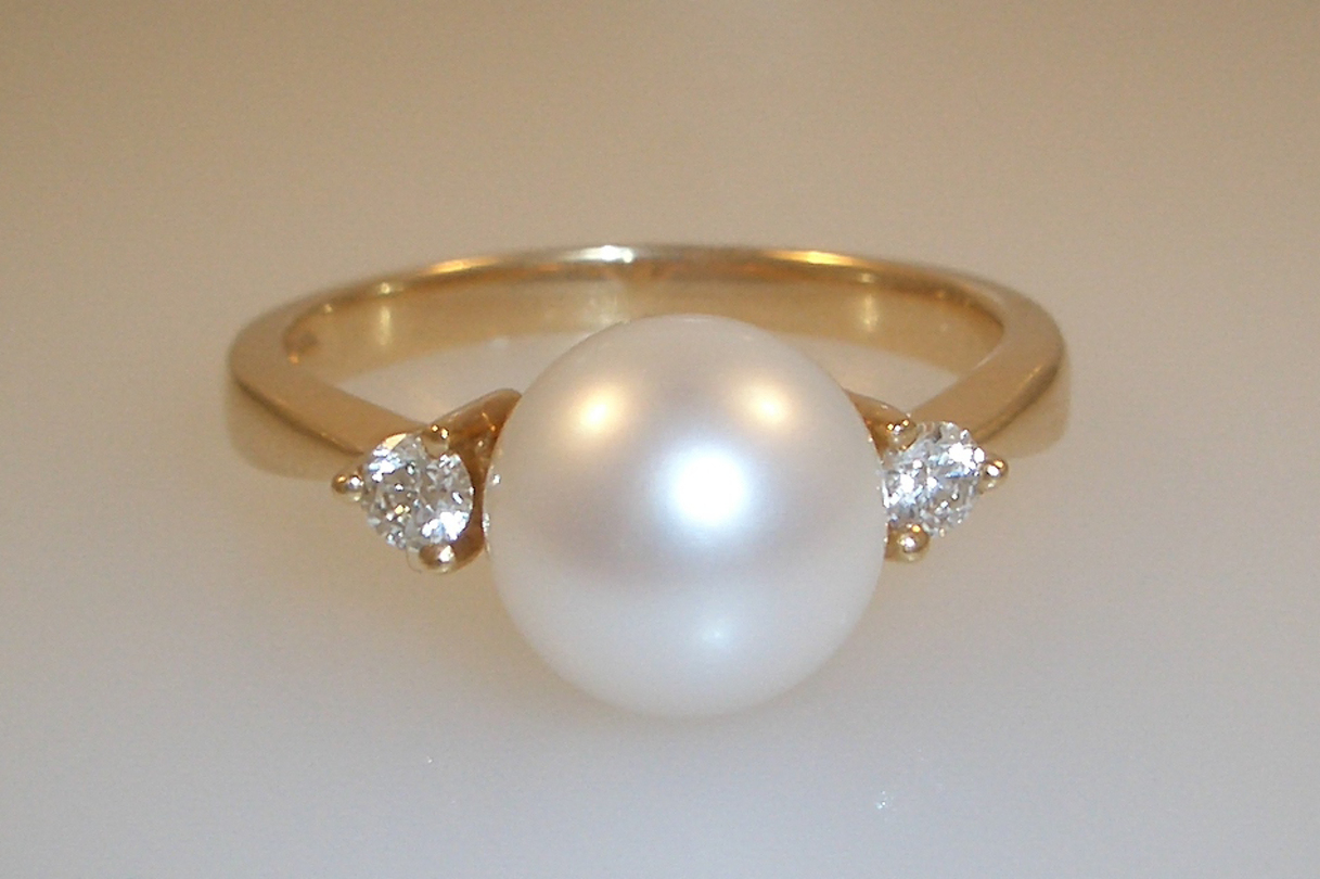 Ayoka_Pearl_and_Diamond_Ring