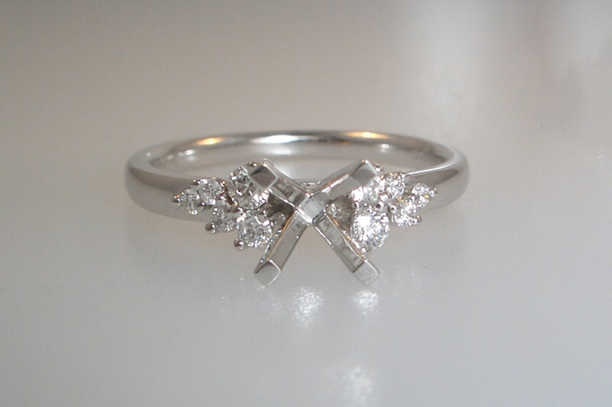 18k White Gold Cluster Engagement Ring