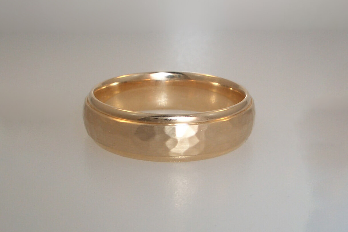 Hammered_Wedding_Band