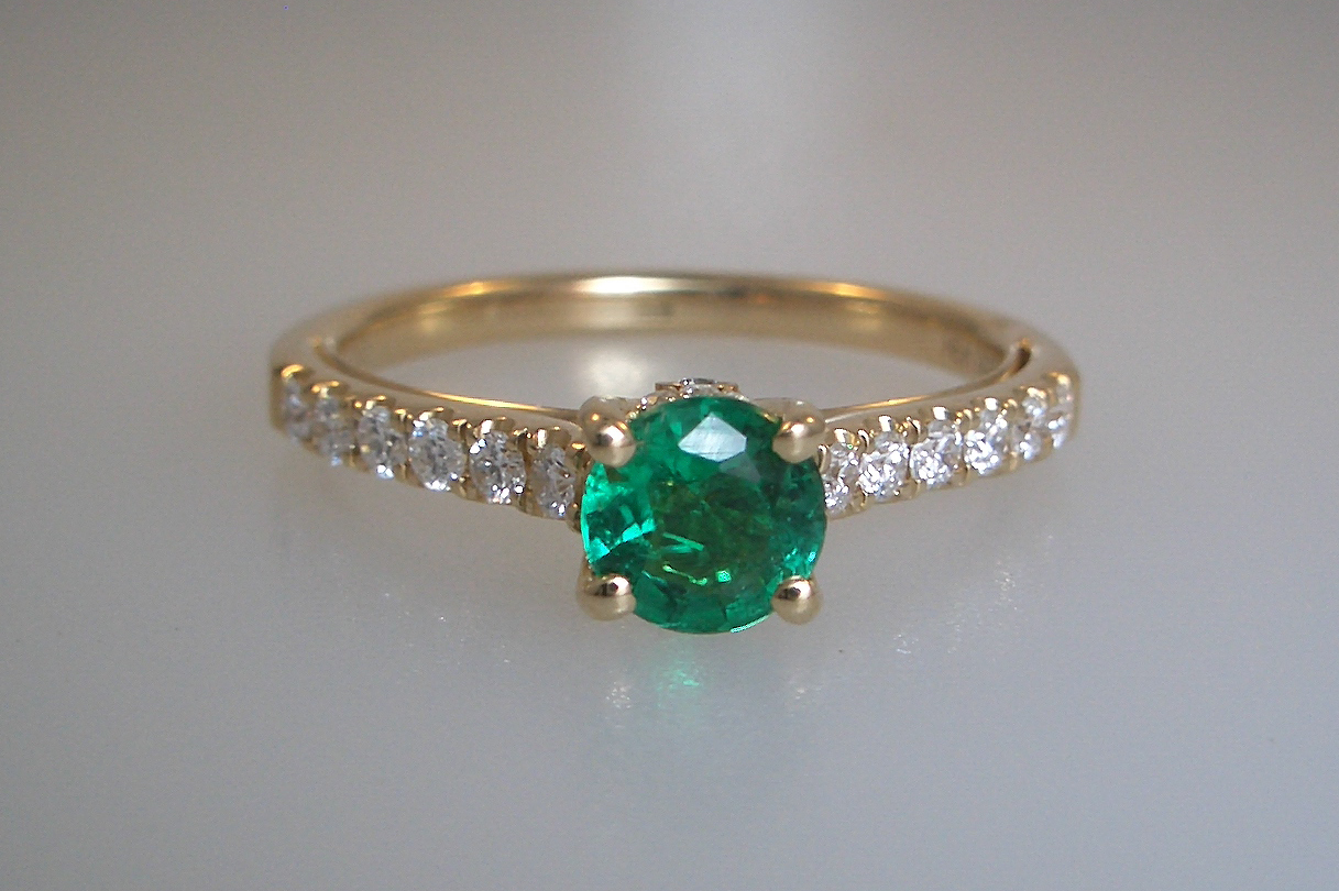 emerald_ring