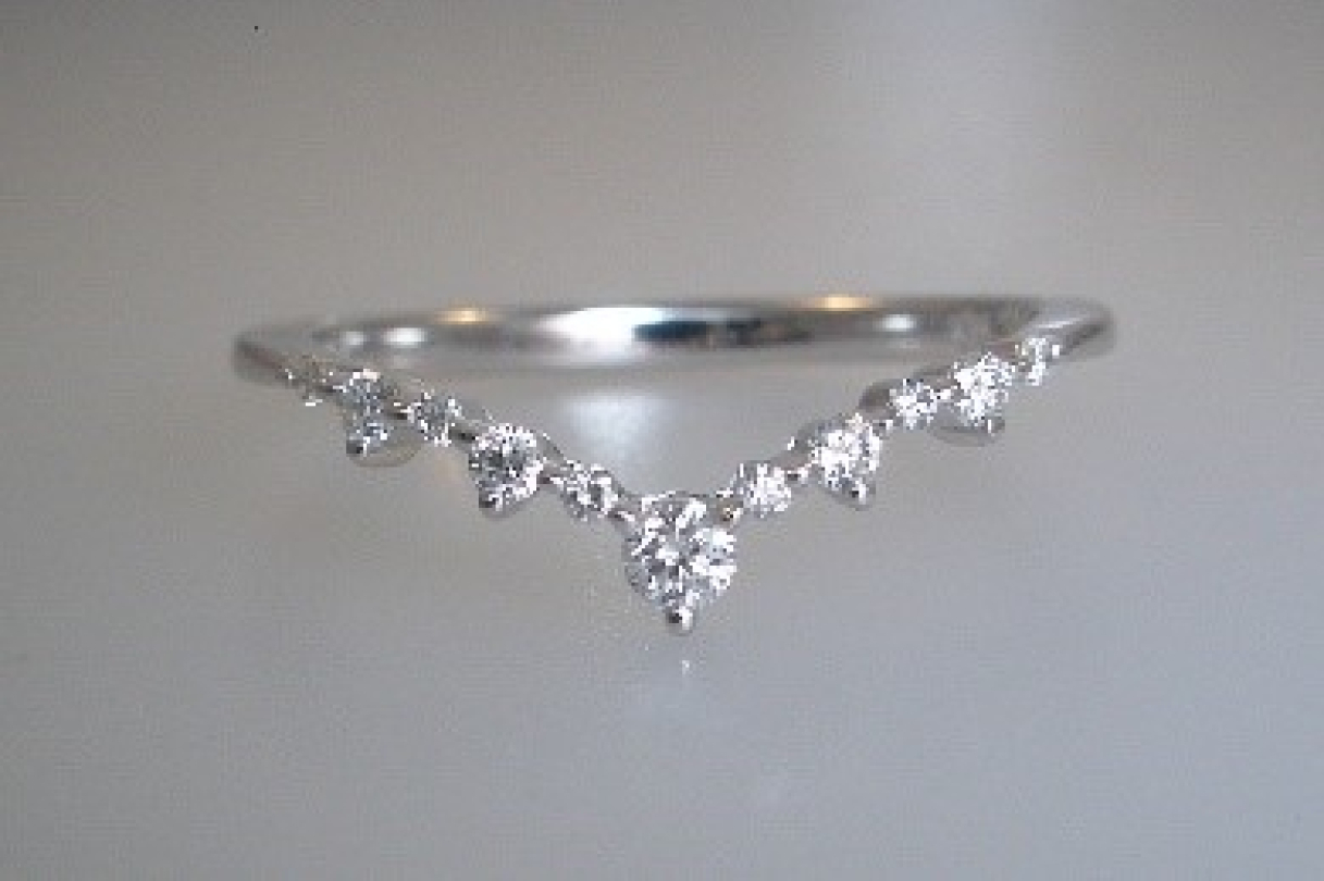 Diamond Accented "V" Band