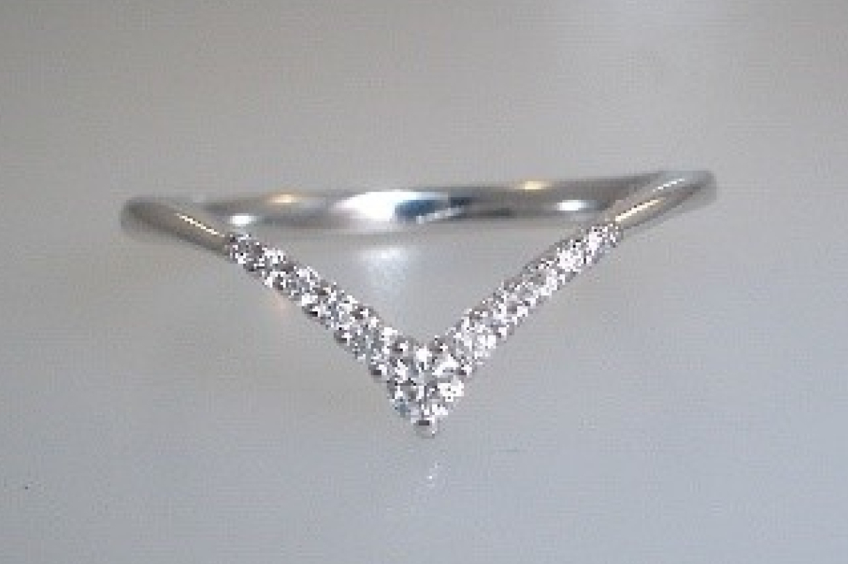 Diamond Accented "V" Band